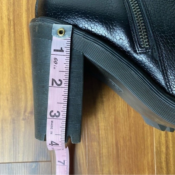 Dr. Martens Magdalena Black Heeled Boot Fleece Lined Zipper Chunky Heel Size 11 - Picture 16 of 16
